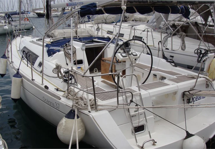 Oceanis 37 Alimos Kalamaki | OCEANA