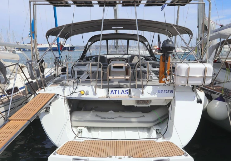 Jeanneau 58 Lavrion - main port | Atlas