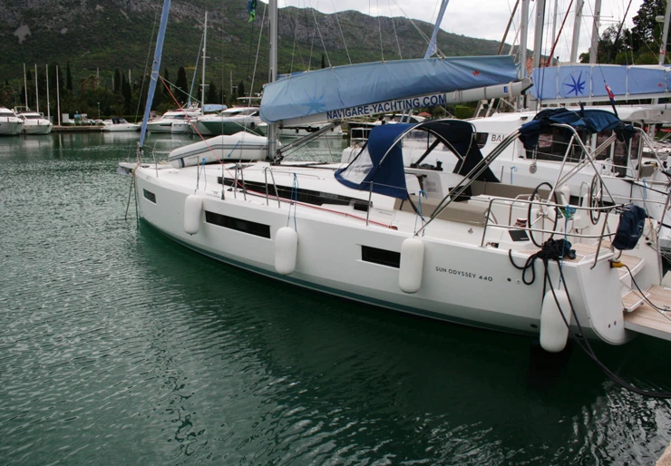 Sun Odyssey 440 Komolac | Modesty
