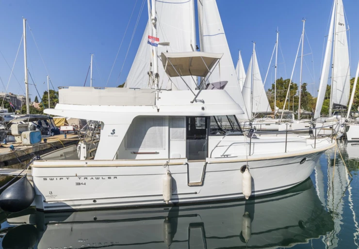 Swift Trawler 34 Marina Tankerkomerc | Blue Sky