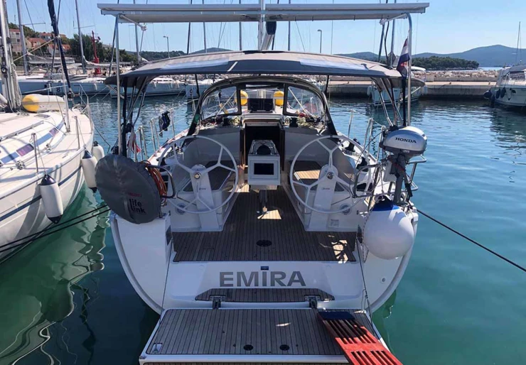 Bavaria Cruiser 37 Jezera | Emira