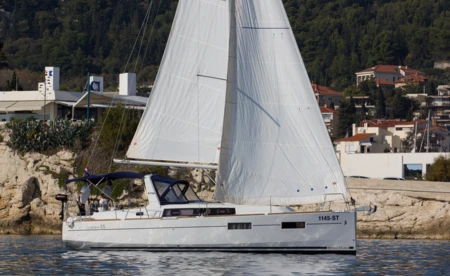 Oceanis 35