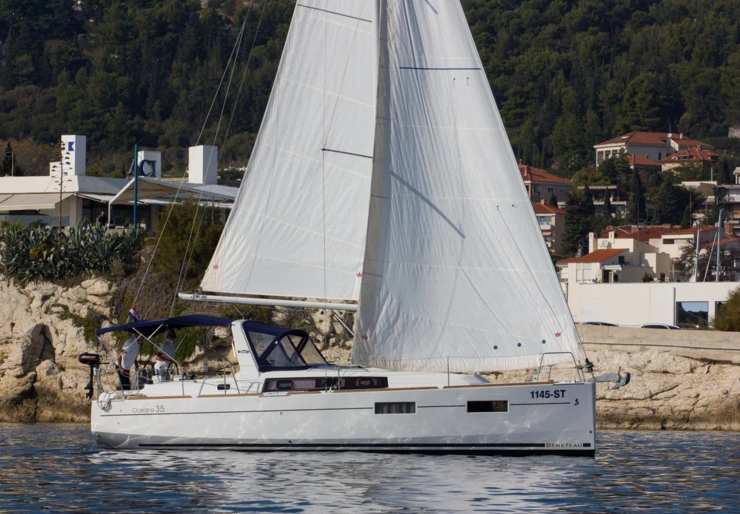 Oceanis 35 ACI Marina | JEAN MICHEL