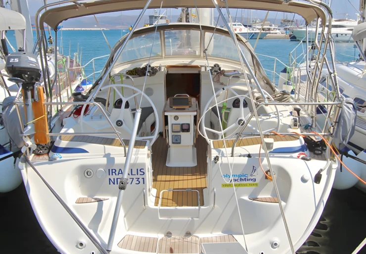 Bavaria 42 Cruiser Lavrion - puerto principal | Iraklis
