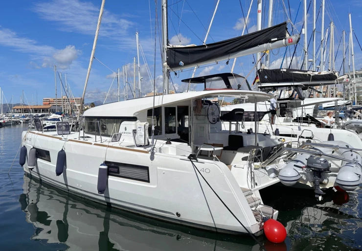 Lagoon 40 Can Pastilla - Club Maritimo San Antonio De La Playa | SUNRISE