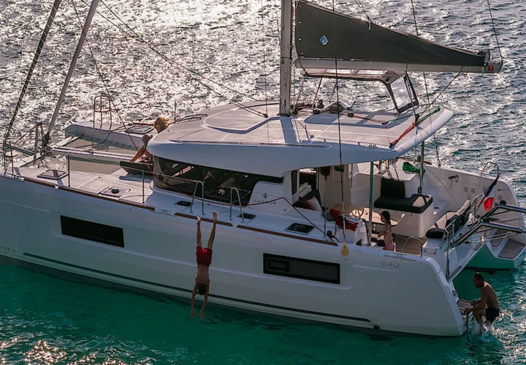 Lagoon 40 Can Pastilla - Club Maritimo San Antonio De La Playa | SUNRISE