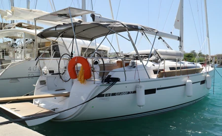 Bavaria Cruiser 37