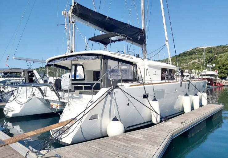 Lagoon 450 F Primosten - Marina Kremik | Red Twin