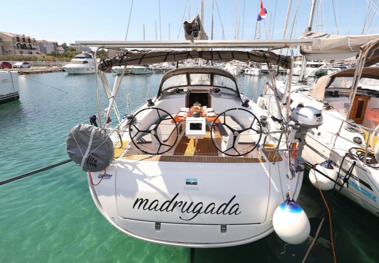 Bavaria Cruiser 41 Style Jezera | Madrugada