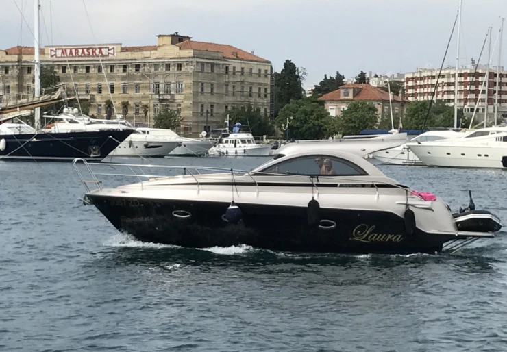 Mirakul 30 Hard Top Marina Kornati | Laura