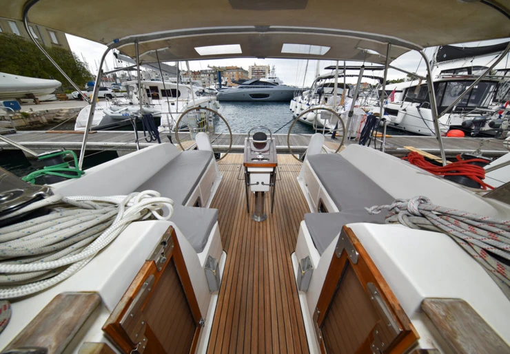 Bavaria Cruiser 46 Marina Tankerkomerc | Six Bag