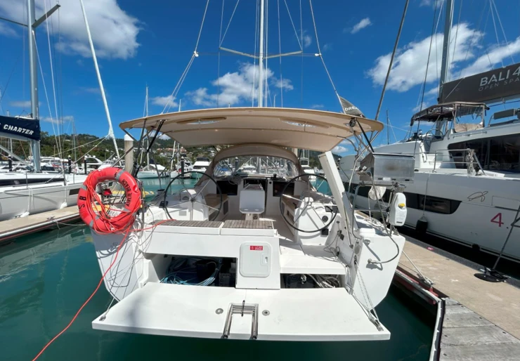 Dufour 412 GL Airlie Beach | MISS B