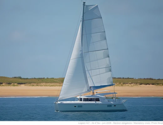 Lagoon 421