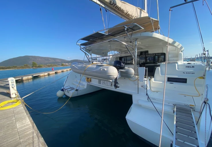 Lagoon 46 Porto di Lefkada | HELM