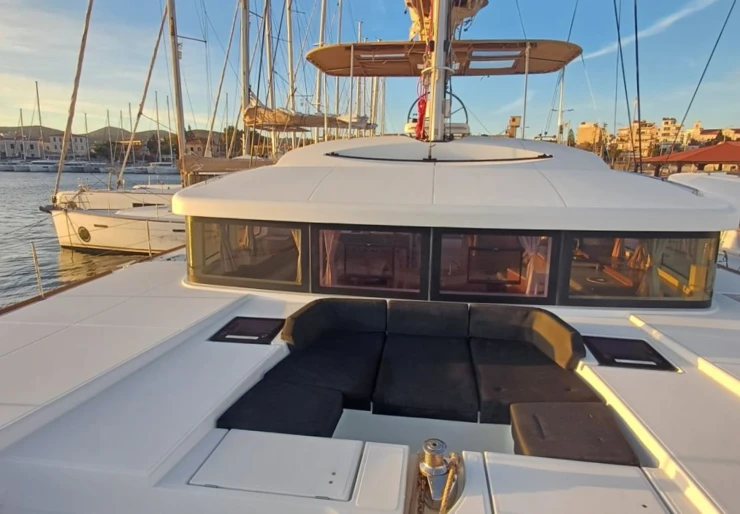 Lagoon 52 Lavrion - Haupthafen | GREBE