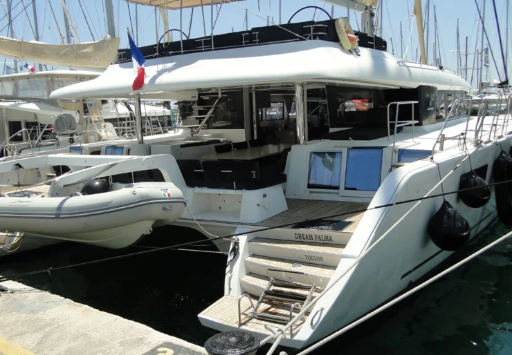 Lagoon 620 Alimos Kalamaki | DREAM PALMA **