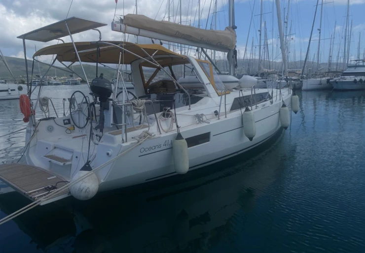 Oceanis 41.1 Hafen von Lefkada | ORIOLE