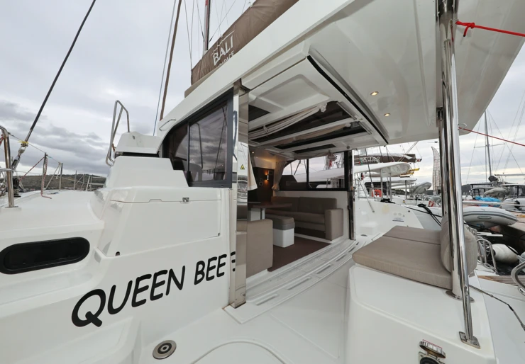 Bali Catspace Marina Frapa | QUEEN BEE
