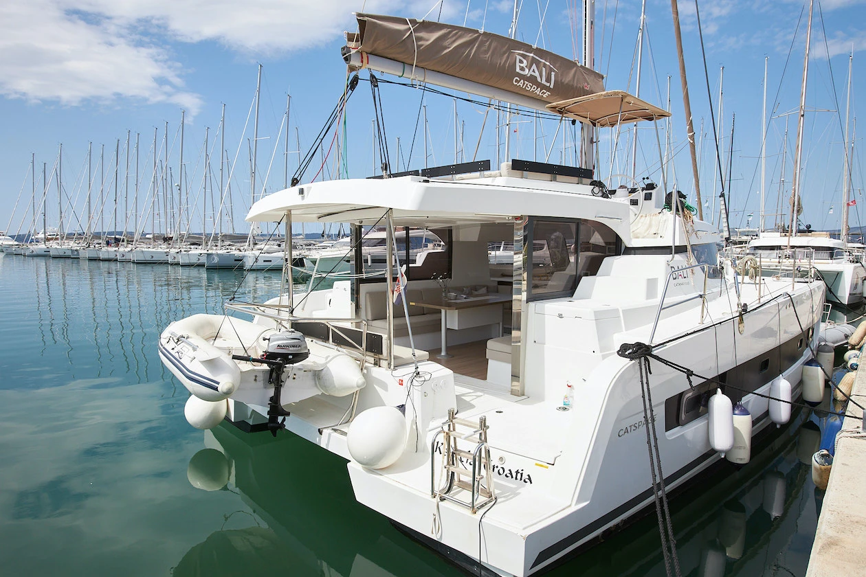 yacht-charter-bali-catspace-marina-kastela-meme