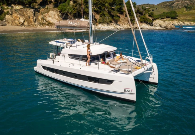 Bali 4.2 Airlie Beach | QUEEN LIZZY