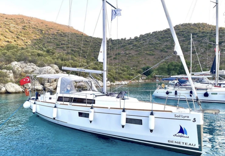 Oceanis 38.1 Orhaniye harbour | Sail Lyra