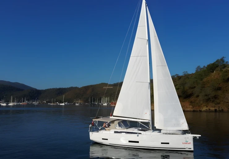 Dufour 390 GL Fethiye harbour | La Luz