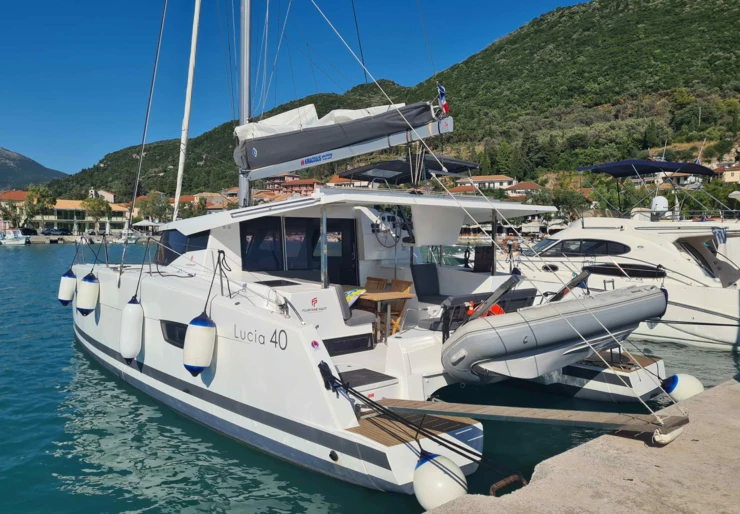 Lucia 40 Puerto de Lefkas | ECONOMY