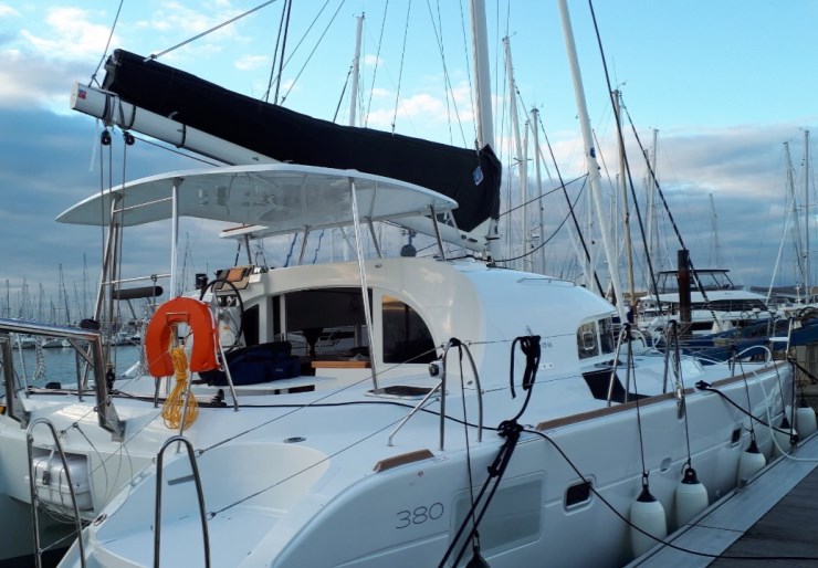 Lagoon 380 Paros harbour | ECONOMY