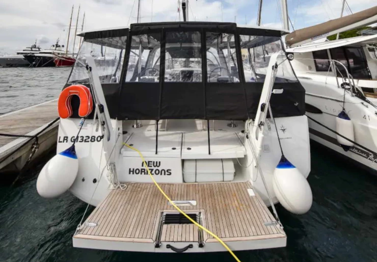 Sun Loft 47 Marina Tankerkomerc | New Horizons