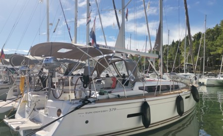 Sun Odyssey 379