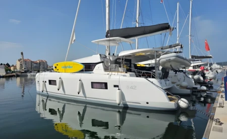 Lagoon 42