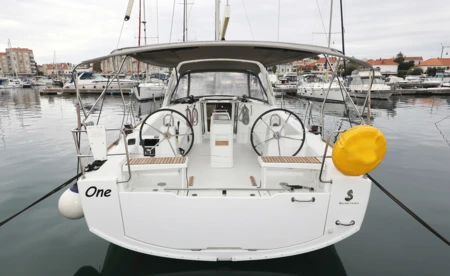 Oceanis 38