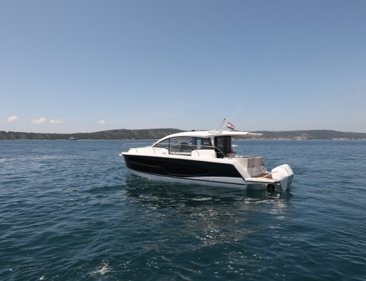 Sealine C335V