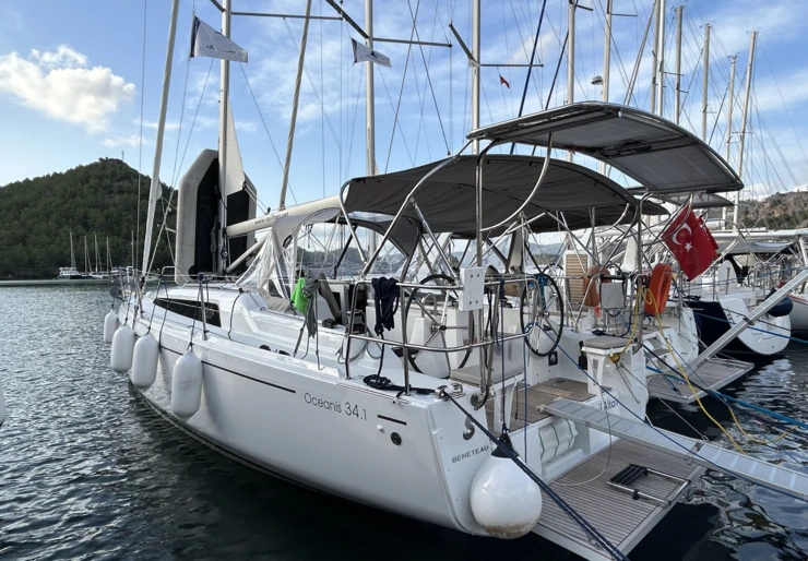Oceanis 34.1 Orhaniye harbour | Sail Altair