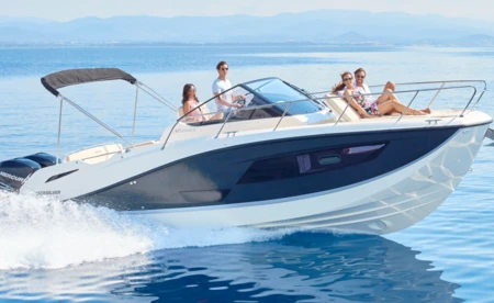 Quicksilver Activ 875 Sundeck