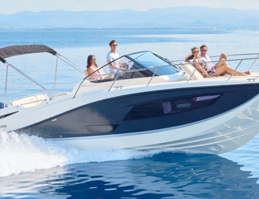 Quicksilver Activ 875 Sundeck