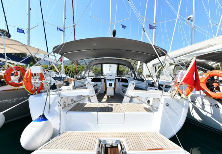 Hanse 418 Fethiye harbour | Lauda