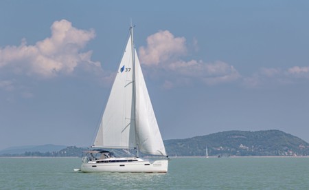Bavaria Cruiser 37