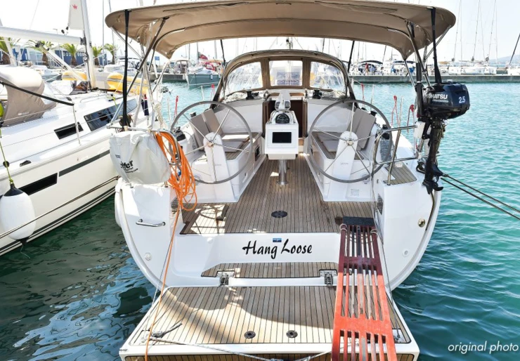 Bavaria Cruiser 37 ACI Marina | Hang Loose