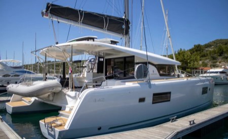 Lagoon 42