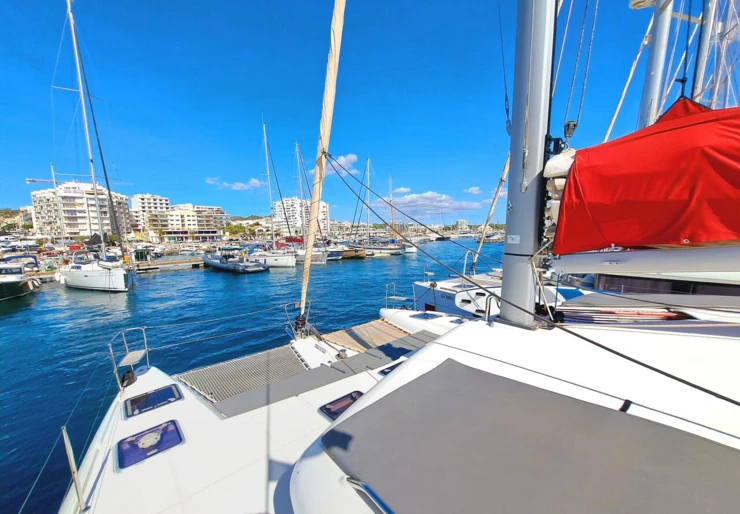 Lagoon 421 Sant Antoni de Portmany | The Mob