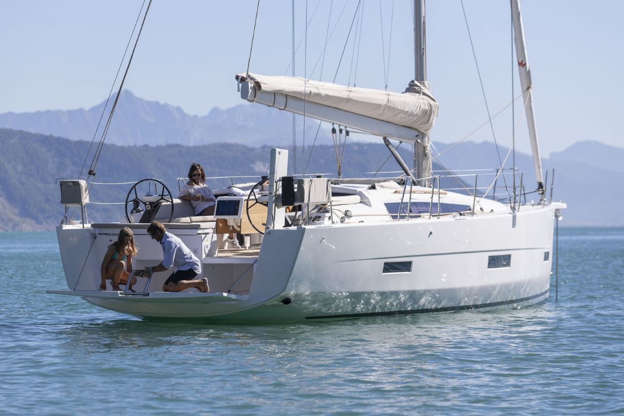 Dufour 430 GL Marina Bas-du-Fort | LUNA ROSSA