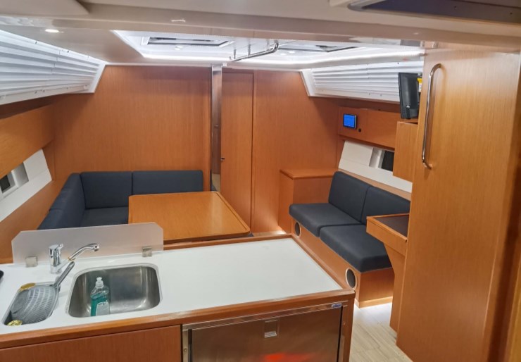 Bavaria C45 Holiday Alimos Kalamaki | PRESTIGE