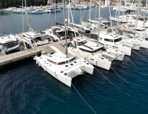 Lagoon 421