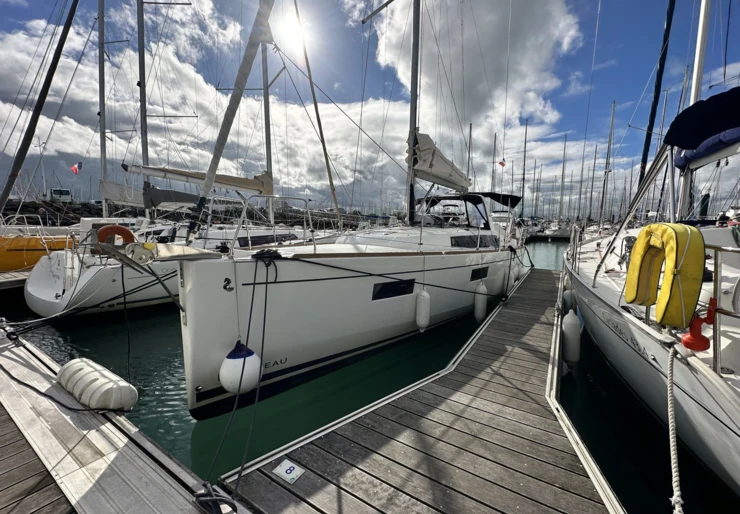 Oceanis 38.1 La Rochelle | DELFINO