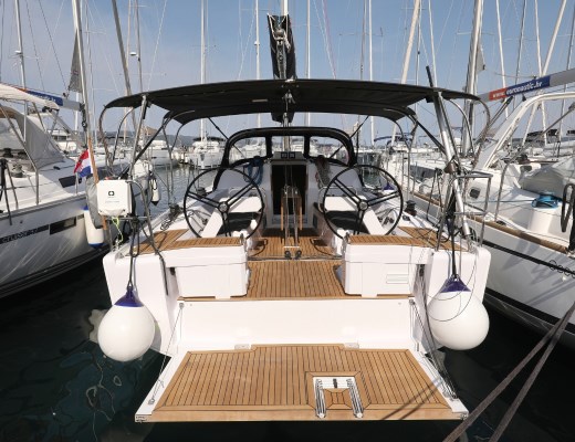 Elan E4