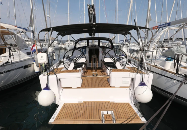 Elan E4 Marina Kornati | Twitter