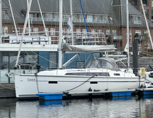 Bavaria Cruiser 37