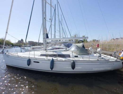 Oceanis 37
