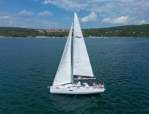 Elan E4